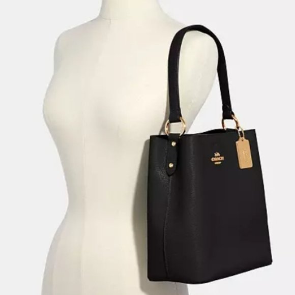 Trendy Coach large Town bucket bag in pebble leather black and gold, interior :… - Picture 5 of 8